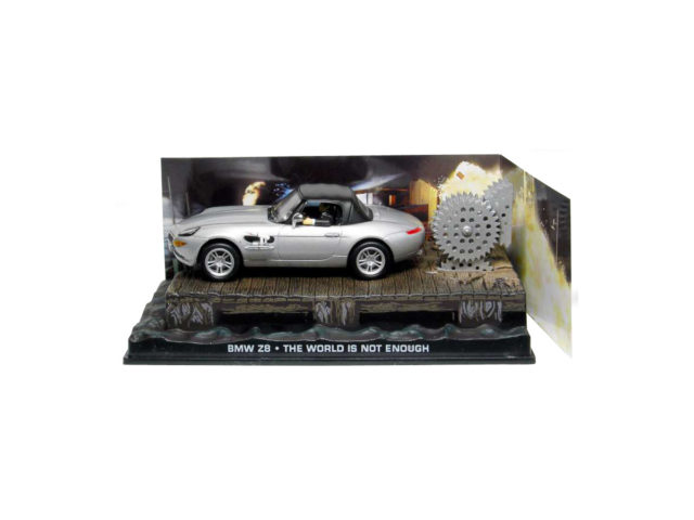 BMW Z8 CABRIOLET (CLOSED TOP) JAMES BOND THE WORLD IS NOT ENOUGH 1999
