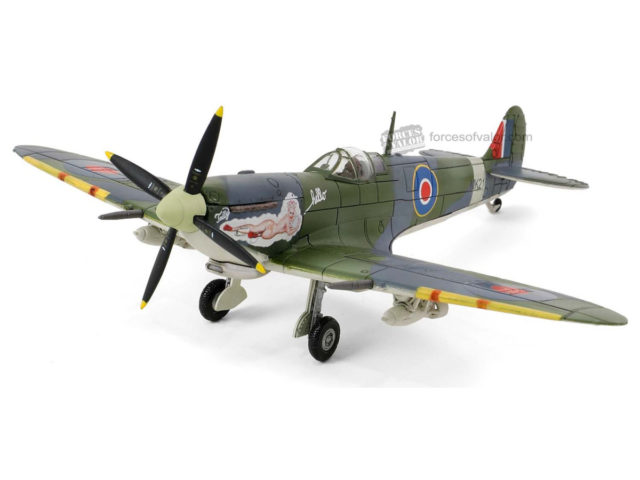 Supermarine SPITFIRE Mk.IX MK 210, "Tolly Hello" Guns Lundquist, Test Pilot for the USAAF